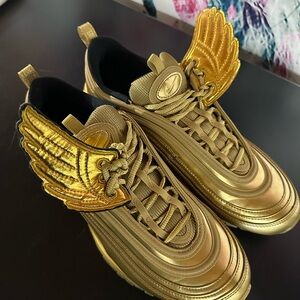 Nike Air Max mens sz 10  Sneakers with detachable wings